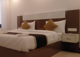 Airport Hotel J P Palace 5