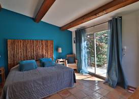 Le Mas de Bertagne studio kitchenette terrasse piscine 5
