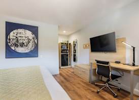 Ardsley Acres Hotel Court 5