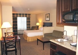 Holiday Inn Express & Suites SYRACUSE NORTH - AIRPORT AREA by IHG 2