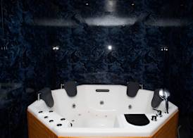 The Orchard Hotel 5