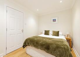JOIVY Gorgeous Flat Near Edinburgh Castle W/ Parking 2