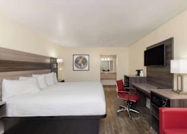 Ramada by Wyndham Kingman 5
