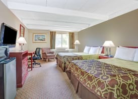 Travelodge by Wyndham Iowa City 4