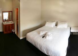 Gunyah Hotel 2
