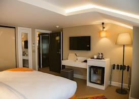 Sparkle Hotel 4