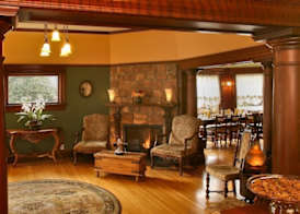 Cabernet House, an Old World Inn 3