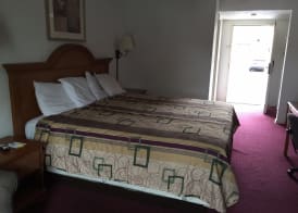 Econo Lodge Franklin 3