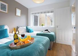 3 Bed House - Sleeps 7 - Garden - Parking - Wifi 4