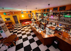 Sunflower Beach Backpacker Hostel & Bar 3
