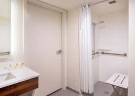 Holiday Inn NEWPORT NEWS - HAMPTON by IHG 5