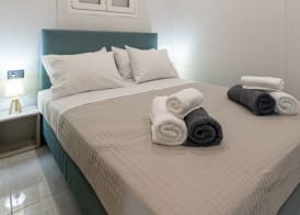 Neaira City Apartment Near The Beach 5