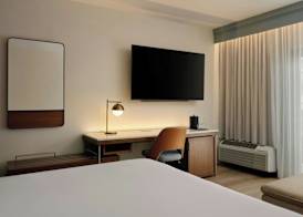 Courtyard by Marriott Orlando Airport 5