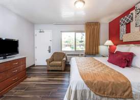Ramada by Wyndham near SeaWorld / Mission Beach 2