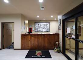 Super 8 by Wyndham Perryville 3