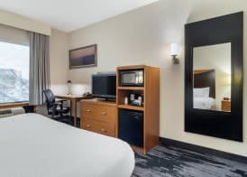Fairfield Inn & Suites by Marriott Commerce 4