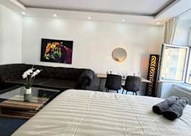 Spacious 7BR Apartment Prime Location 5