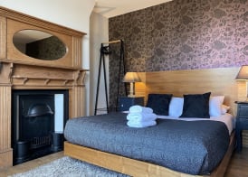 Number One Hundred Bed And Breakfast 3