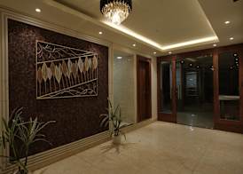 The Golden Crown Hotel Banquet & Cafe 4