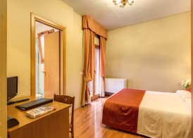 Flower Garden Hotel 4