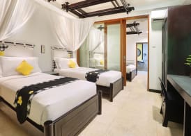 Legian Beach Hotel 4