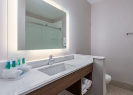 Holiday Inn Express & Suites VANDALIA by IHG 5