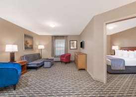Days Inn & Suites by Wyndham Sellersburg 4