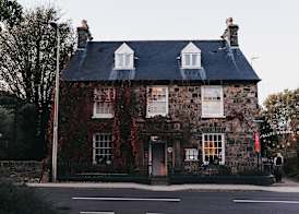 Llys Meddyg 4
