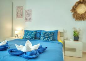 Seafront Sea View Maisonette with Yards 3
