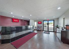 Red Roof Inn & Suites Denton 4