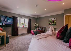 Aphrodites Group - Luxury Hot Tub Suites in Central Lake District! 2