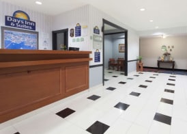Days Inn & Suites by Wyndham Cambridge 2