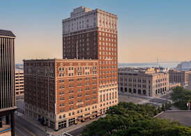 DoubleTree Suites by Hilton Detroit Downtown - Fort Shelby 4