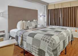 12 Oaks Hotel 5