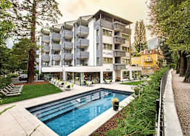 Flora Hotel & Suites 5