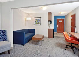 Holiday Inn Express & Suites URBANA-CHAMPAIGN (U OF I AREA) by IHG 5