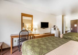 Rodeway Inn & Suites Madison East 4