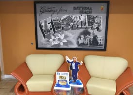 Super 8 by Wyndham Daytona Beach 4