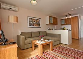 Three Apples Suites and Hotel 5