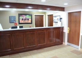 Super 8 by Wyndham Louisville/Expo Center 3