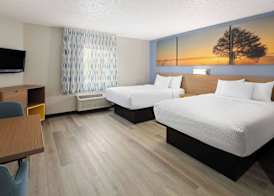 Days Inn & Suites by Wyndham Green Bay WI. 5