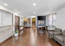 Super 8 by Wyndham Franklin 3