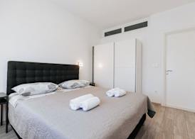 Apartments Lola 4