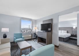 Emerald Hotel & Suites Calgary Airport 5