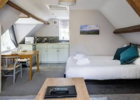 The Coach House Beautiful Georgian Apartment Wifi and Parking near Bath 2