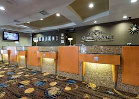 Howard Johnson Plaza by Wyndham by the Falls Niagara Falls 2