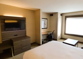 Holiday Inn Express & Suites Plymouth - Ann Arbor Area by IHG 2