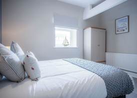 Beach Haven Hideout - 2 Bedroom - Milford Haven 5