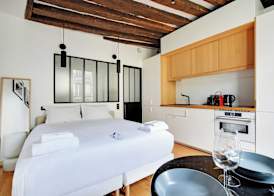 Charming studio A C - 2P - Le Marais 4