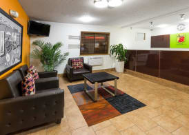 Super 8 by Wyndham Dubuque 2